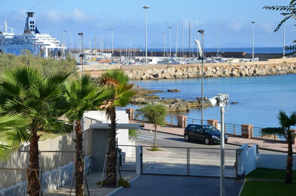 الشقق الفندقية بورتو توريسفي  Boutique Lungomare المظهر الخارجي الصورة